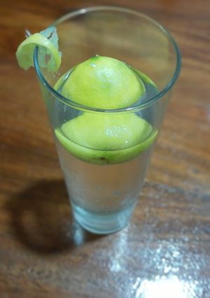 Una foto de Agua de limón 🍋
