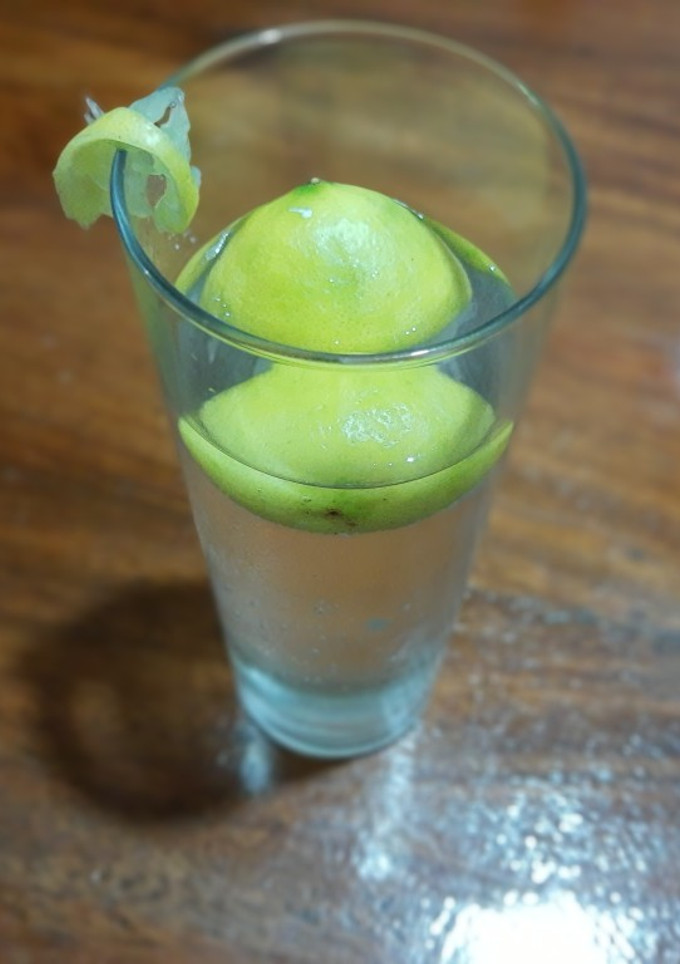 Una foto de Agua de limón 🍋