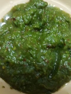 பச்சையாக அரைத்த கருவேப்பிலை கொத்தமல்லி சட்னி செய்முறை முக்கிய புகைப்படம்