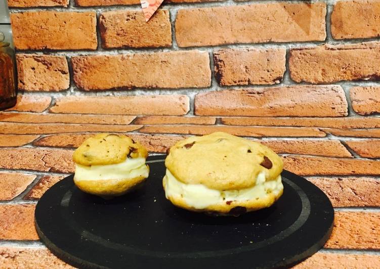 Chocolate chip Ice-cream sandwich cookies