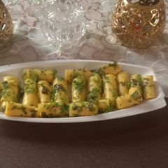 A picture of Khandvi.