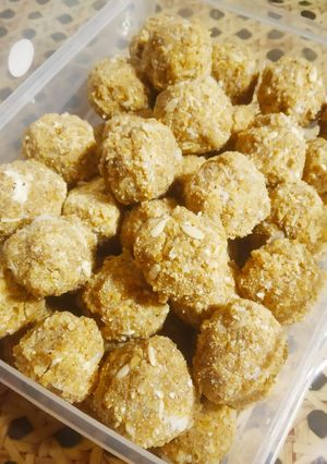 A picture of Gond Ladoo(Edible gum).