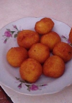 A picture of Grated Cassava Ball with Palm Sugar (Jemblem).