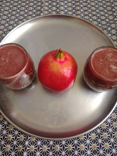 *மாதுளை ஜூஸ்*(pomegranate juice recipe in tamil) செய்முறை முக்கிய புகைப்படம்