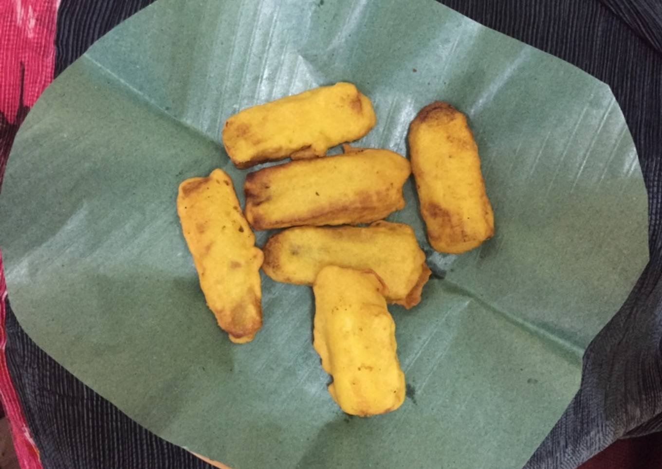 Pazham pori (banana fritters)