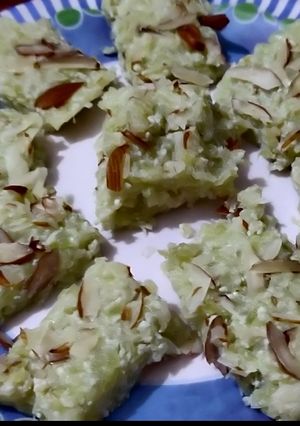 लौकी की बर्फी (lauki ki barfi recipe in Hindi) रेसिपी मुख्य फोटो