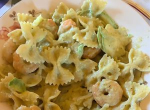Foto di Farfalle alla crema di zucchine e gamberetti