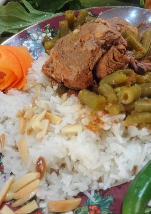 صورة لوصفة فاصوليا خضرا باللحمة ورز ابيض 🍛