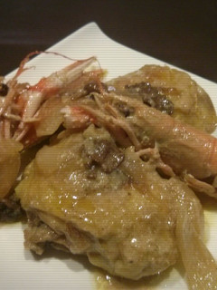Una foto de Cazuela de pollo con cigalas al cava