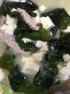 肉片味噌海帶芽湯 的食譜成品照片