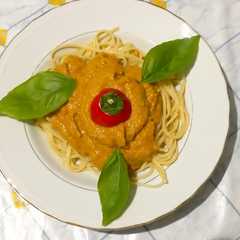Foto di Linguine ad effetto birra con zucca peperoni ed acciughe