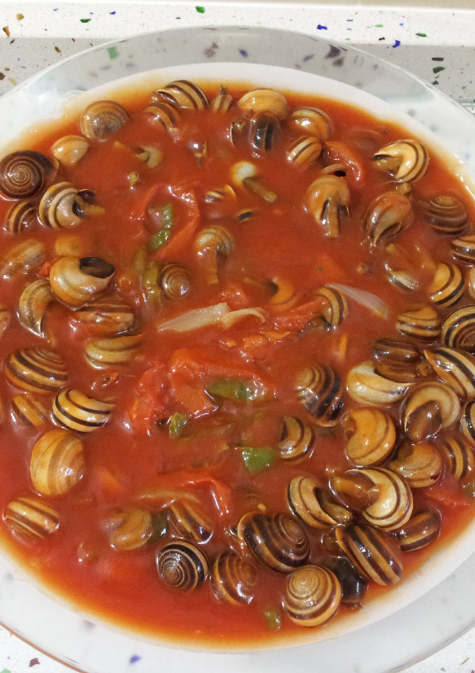 Una foto de Cabrillas con tomates