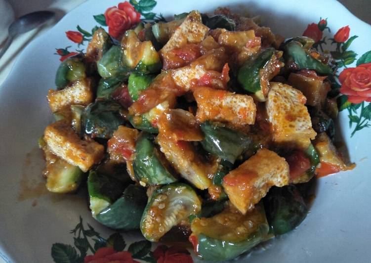 Sambal terong glatik + tahu Sambal terong glatik + tahu