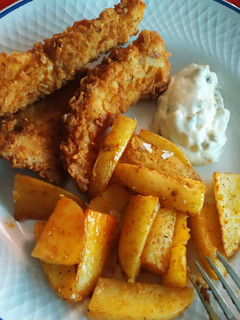 Una foto de Fish and chips con salsa tártara!