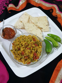 ફાડા ખીચડી (Fada Khichdi Recipe In Gujarati) રેસીપી મુખ્ય ફોટો