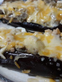 Una foto de Berenjenas rellenas de atún y huevo en microondas