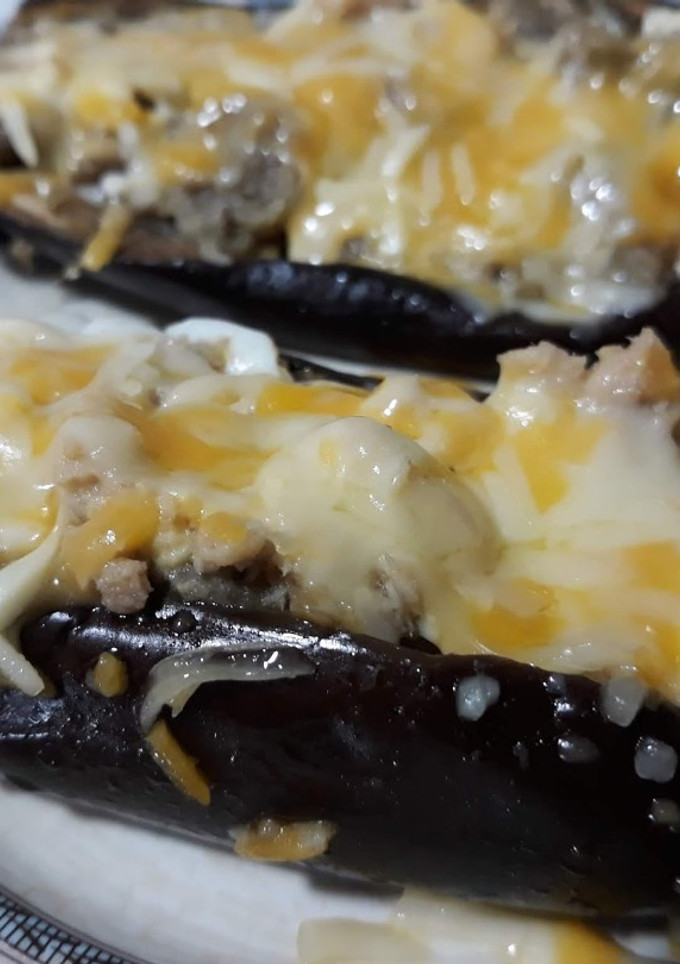 Una foto de Berenjenas rellenas de atún y huevo en microondas