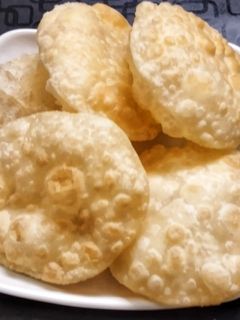 লুচি(luchi recipe in Bengali) রেসিপির প্রধান ছবি