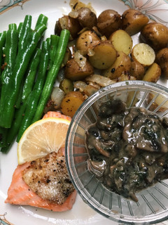 Foto resep Salmon Steak with Creamy Garlic Lemon Butter Sauce