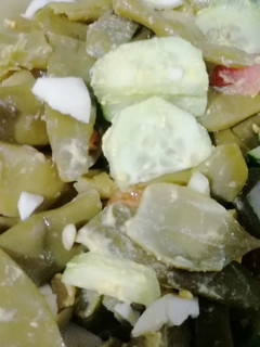 Una foto de Ensalada de chaucha, huevo, tomate y pepino