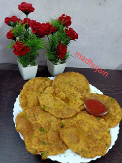 हरे मटर की पूरी (hare matar ki puri recipe in hindi) रेसिपी मुख्य फोटो