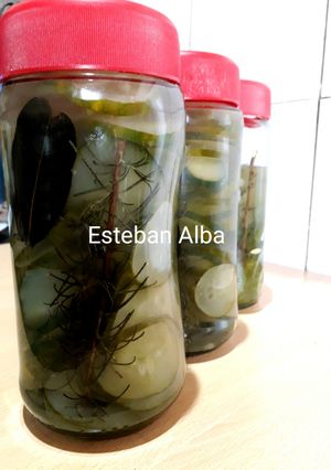 Una foto de Pepinos en conserva