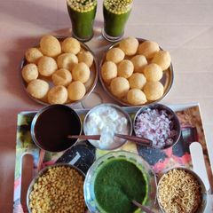 A picture of Gol Gappey.