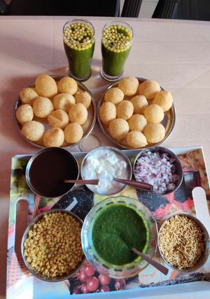 A picture of Gol Gappey.