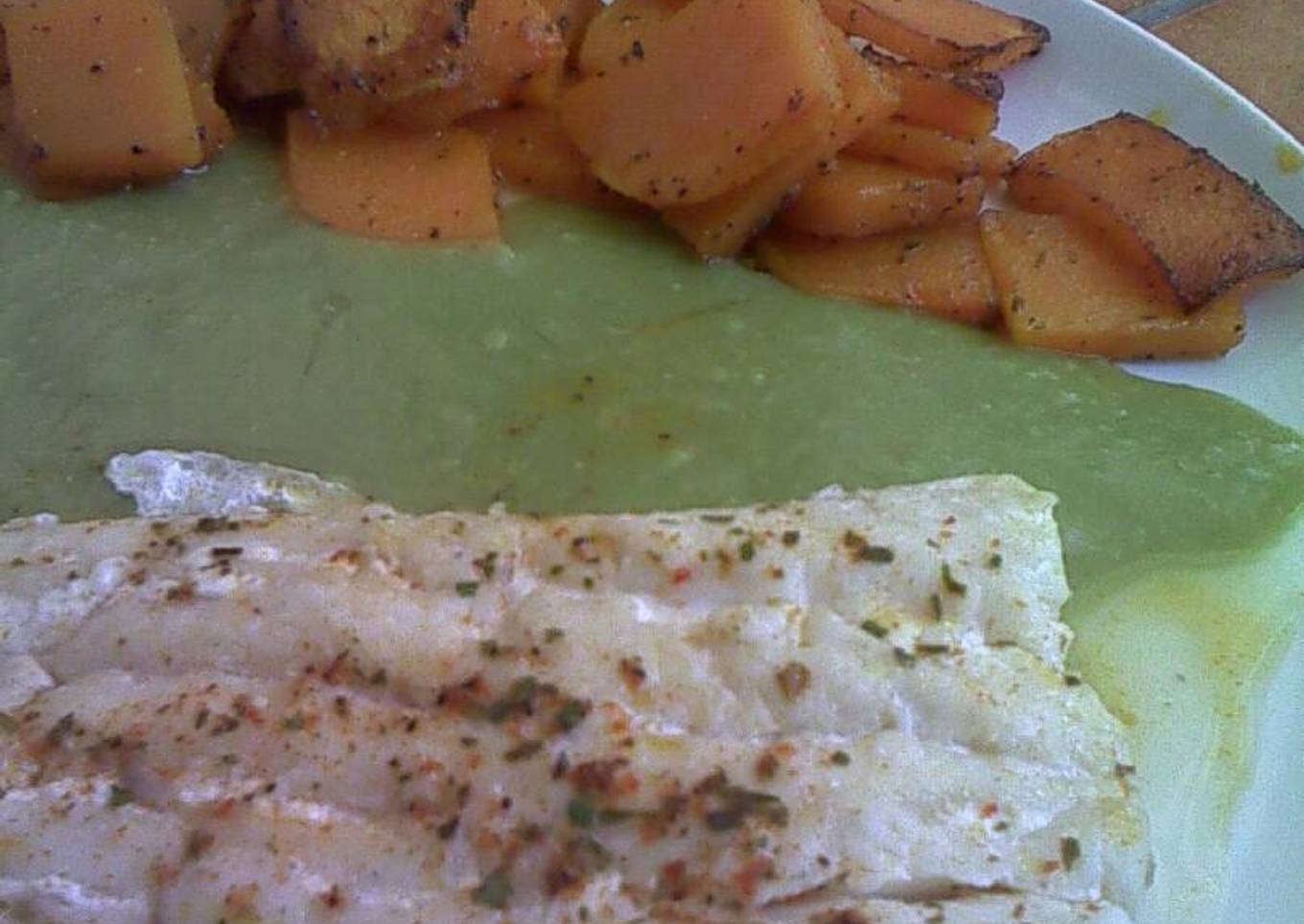 Merluza con calabaza a lo pobre y salsa de verduras al cilantro