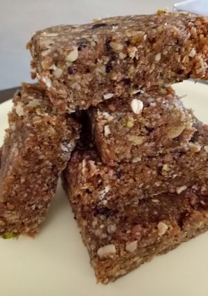 A picture of Dry fruit energy bars.
