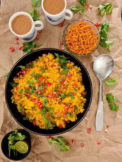 બટાકા પૌઆ (Bataka Poha Recipe In Gujarati) રેસીપી મુખ્ય ફોટો