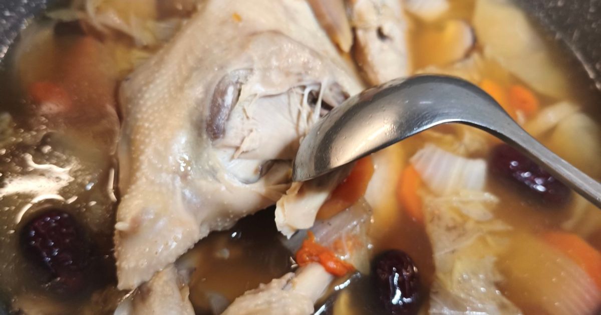 Simple Chinese chicken soup without water