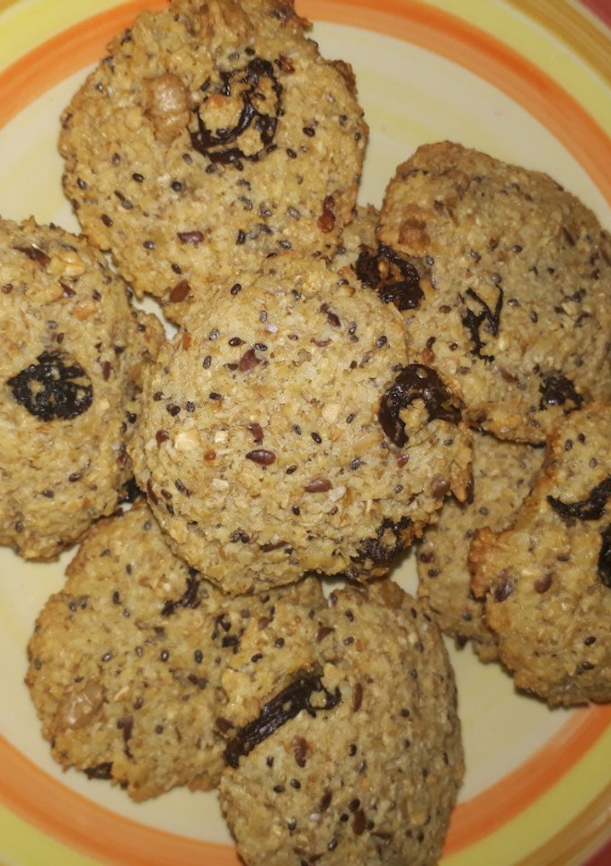 Una foto de Galletas de avena, coco pasas y semillas. Sin harina