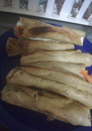 Una foto de Tacos dorados de zanahoria y queso Oaxaca