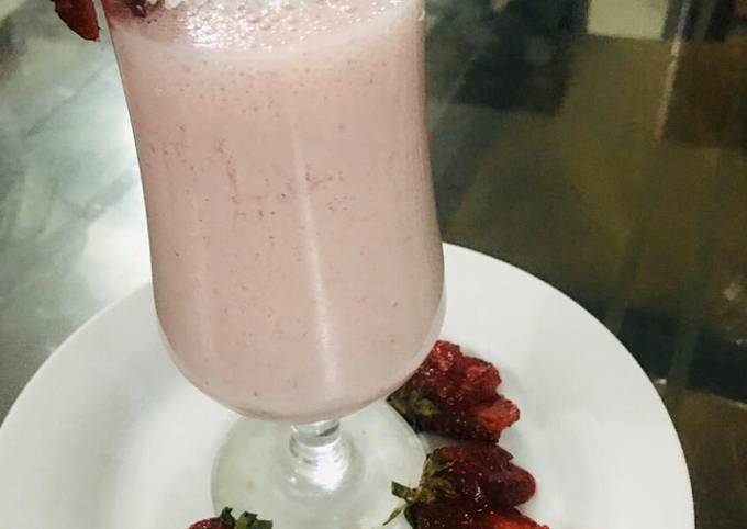 Strawberry milk shake