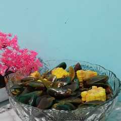 A picture of Kerang hijau saus padang.