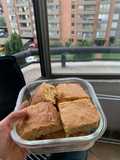 Blondies con chips de chocolate blanco