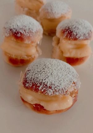 Una foto de Miguelitos de crema pastelera