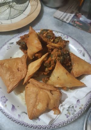 A picture of Chicken Samosa.