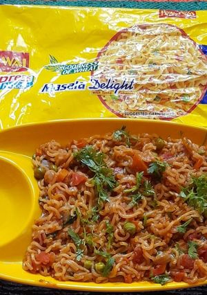 व्हेजिटेबल मॅगी (vegetable maggi recipe in marathi) रेसिपी चे मुख्य फोटो 