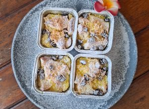 Foto resep Puding Roti Tawar Panggang Cup Keju Kismis🍞🥛(no mixer, untuk pemula)