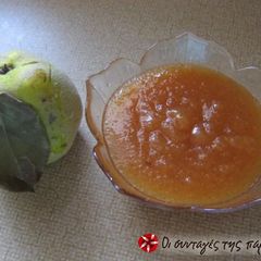 A picture of Christmas apple, quince and tangerine jam.