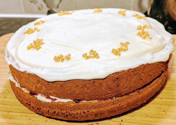 Royal Vanilla and Raspberry Victory Cake 👑🇬🇧✌️🎖️🤴👸🍰🎂🏆