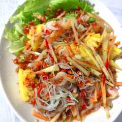 A picture of Seafood Somtam.