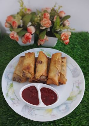 A picture of ChickenSpring rolls.