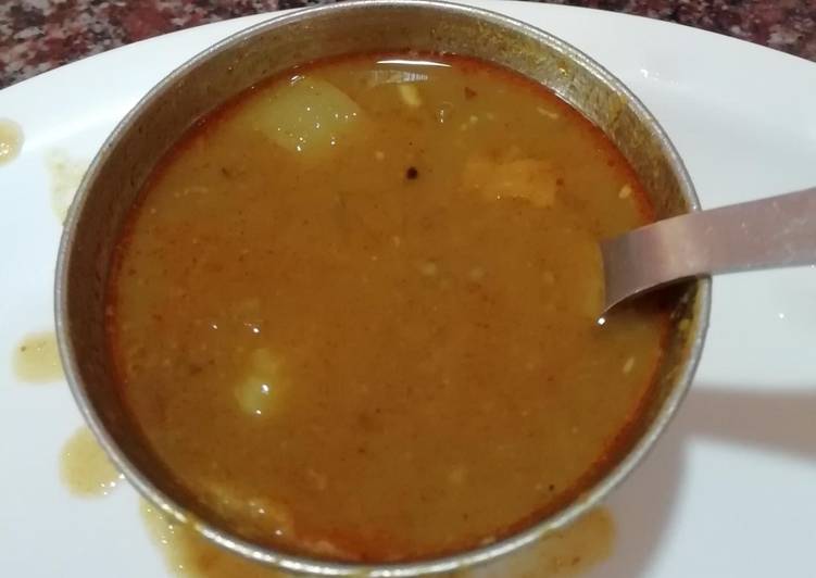 Steps to Make Any-night-of-the-week Aloo tamatar