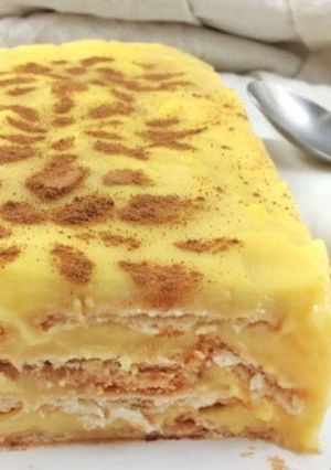 Una foto de Flan con galletas de canela