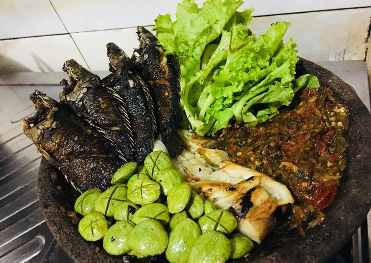 Ikan papuyu (betik) bakar + sambal terasi