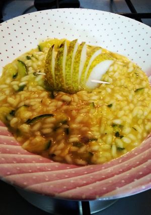 Una foto de Risotto zucchine pere e gorgonzola