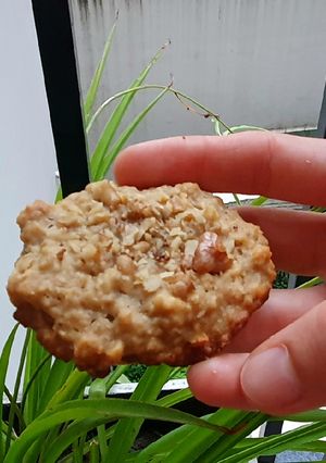 Una foto de Cookies de manzana, nuez y avena
